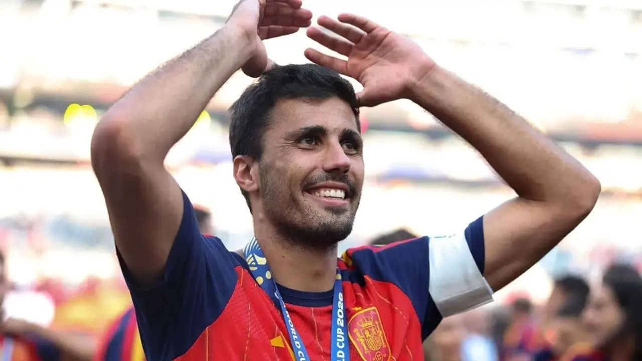 رودري يفضل الانتقال إلى برشلونة ويوجه صدمة قوية لإدارة ريال مدريد